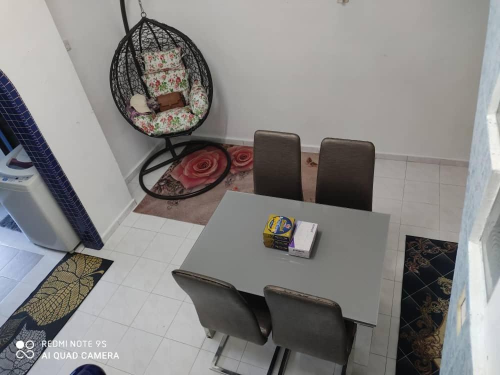 R&R Homestay Simpang Renggam Bagian luar foto